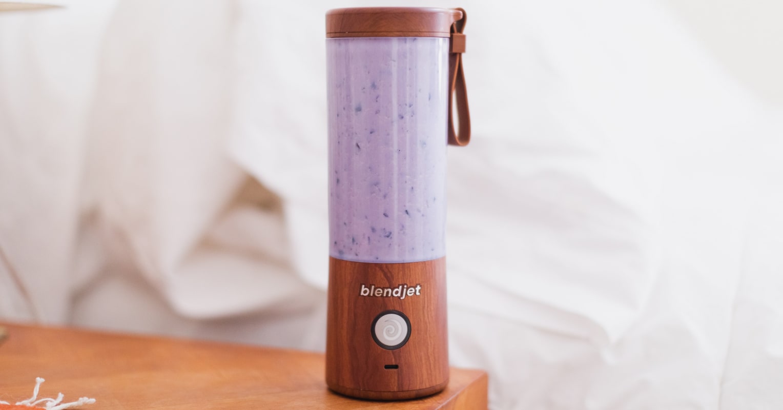 Energize Your Day with a Delectable Banana Blackberry Smoothie!