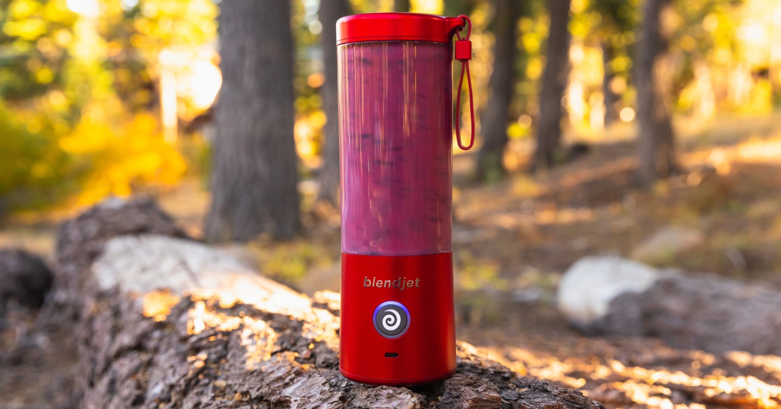 Ignite Your Taste Buds with a Carrot-Strawberry Smoothie BlendJet Style