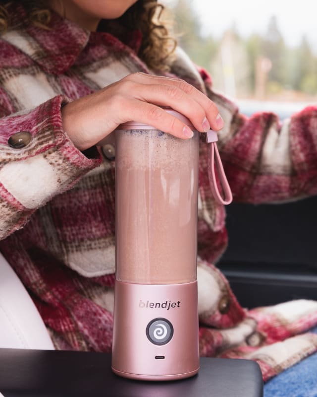 Raspberry Pineapple Smoothie (Recipe + Health Benefits)